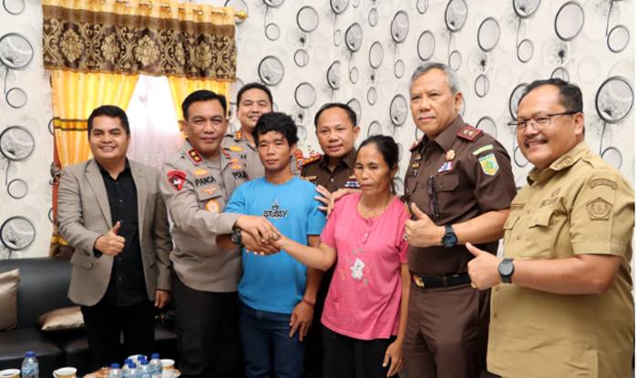 Kajati Sumut Idianto Mediasi Erlina Zebua dengan Korban Untuk Berdamai, Terdakwa Akhirnya Bisa Berkumpul Dengan Kelima Anaknya