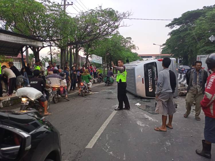 Tiomaz Trans Terguling, 3 Warga Tapteng Luka-Luka