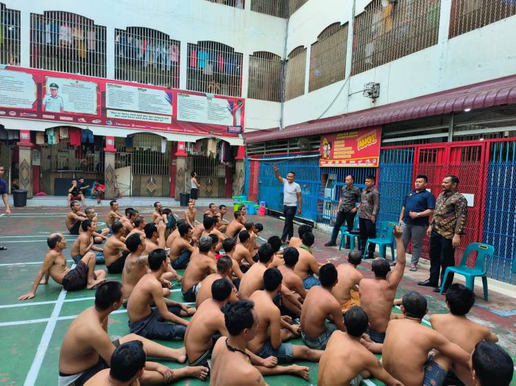 Jaga Tubuh Tetap Fit, Warga Binaan Rutan Labuhan Deli Lakukan Senam Sore