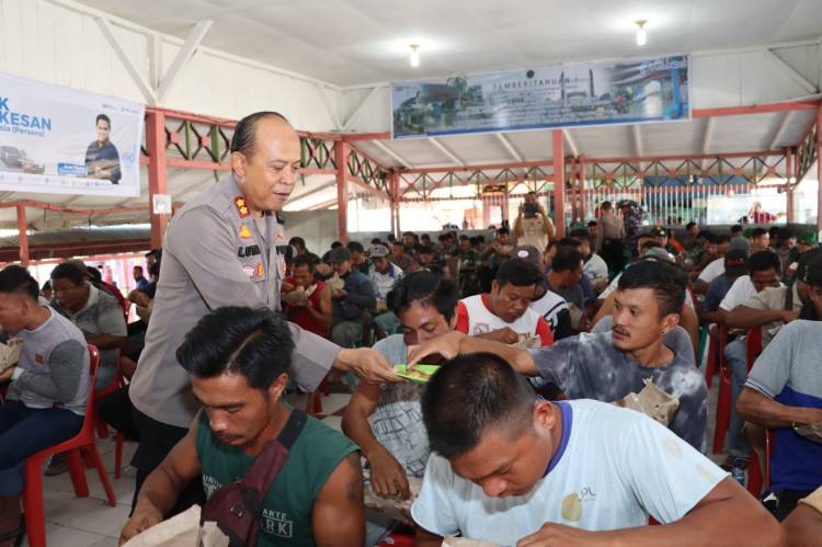 Semarak Mayday, Polres Nias Dan Kodim 0213/Nias Ajak Para Buruh Sarapan Bersama Dan berikan Tali Asih