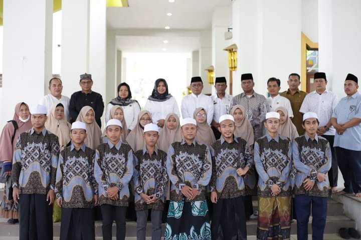Atika Lepas Kafilah MTQH Madina ke Tingkat Provinsi