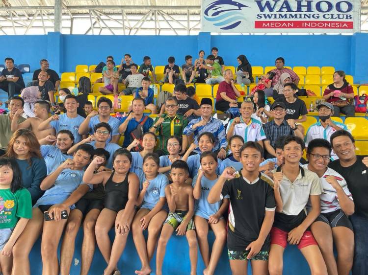 Direktur Utama Perumda Tirtanadi Memberi Dukungan Kepada Tim Tirtanadi Swimming