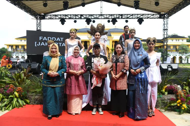 Nawal Lubis Terus Dorong Kreasi  Kerajinan dari Berbagai Daerah
