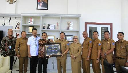 Labuhanbatu Kabupaten Pertama Di Sumut - Aceh Terima Penghargaan Dari BPJS Ketenagakerjaan