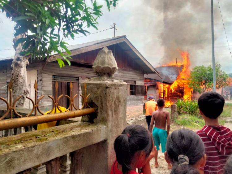 Geger.., Kebakaran di Gang Halima Medan Labuhan