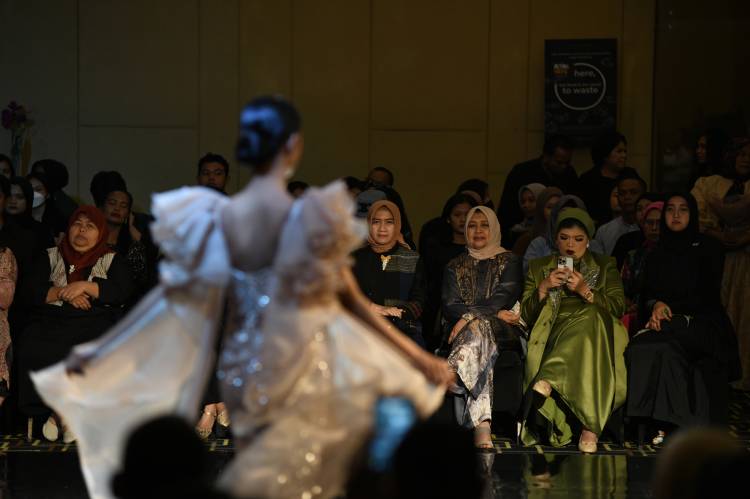 Nawal Lubis Buka Yapmode Fashion Festival 2023