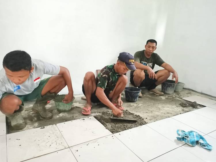 Tinggal Selangkah, Satgas TMMD Kodim Deliserdang Kerjakan Lantai Keramik RTLH