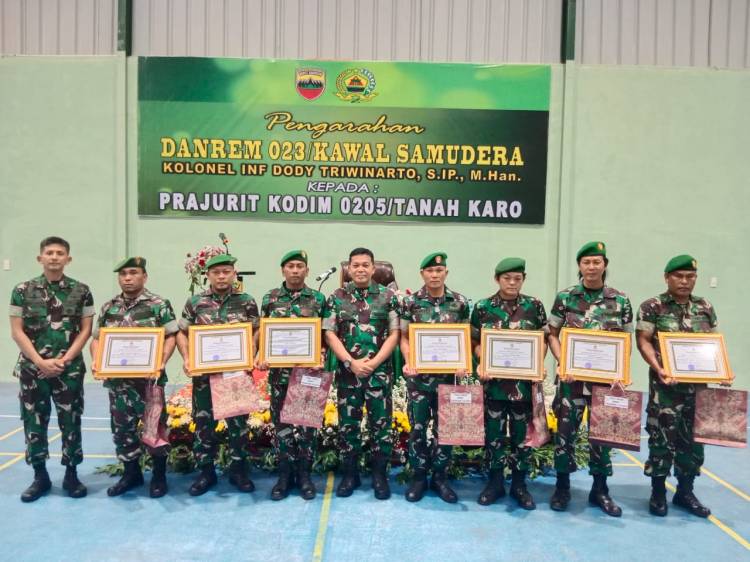 Komandan Korem 023/KS Beri Penghargaan Personil