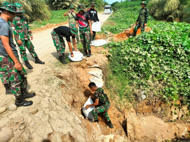 Satgas TMMD 116 Kodim Deliserdang Bangun Tanggul Pencegah Longsor