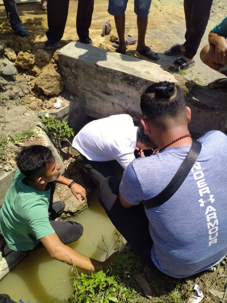 Pemotor Bawa Sabu Terjun ke Sungai