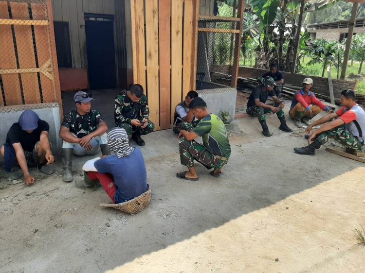 Istirahat Makan Siang Jadi Sarana Satgas TMMD 116 Kodim Deliserdang Perkokoh Kemanunggalan TNI-Rakyat