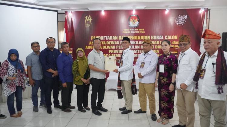 Berkas Gerindra Sumatera UtaraLengkap dan Tepat, Teriakan "Prabowo Presiden" Bergema di KPU Sumut