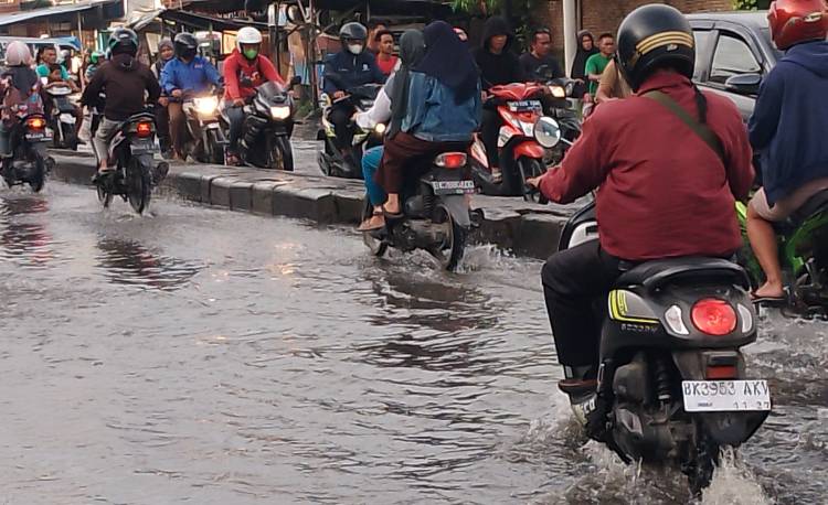 Hujan Berjam-jam, Kawasan Jl.Yos Sudarso Kebanjiran