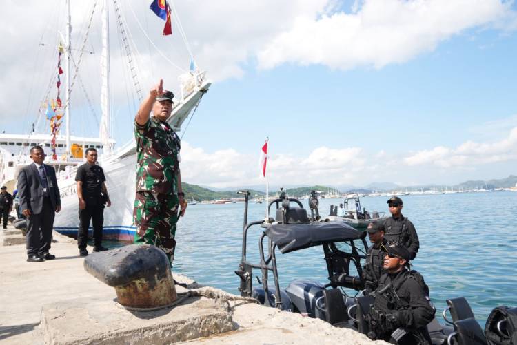 Panglima TNI Berikan Instruski Denjaka Amankan Celah Ancaman Laut pada KTT ke-42 ASEAN