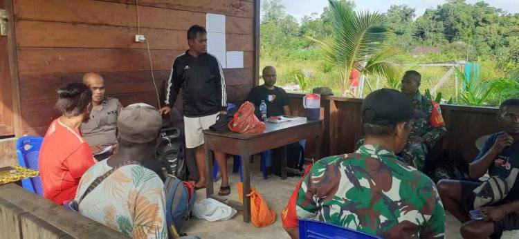 Tingkatkan Sinergitas Babinsa Kokonao Komsos Dengan Aparat Keamanan