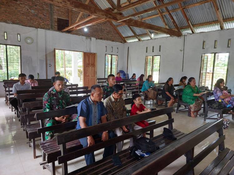 Doakan TMMD 116 Kodim 0204/DS Sukses dan Lancar, Personil Satgas Ikut Ibadah ke Gereja