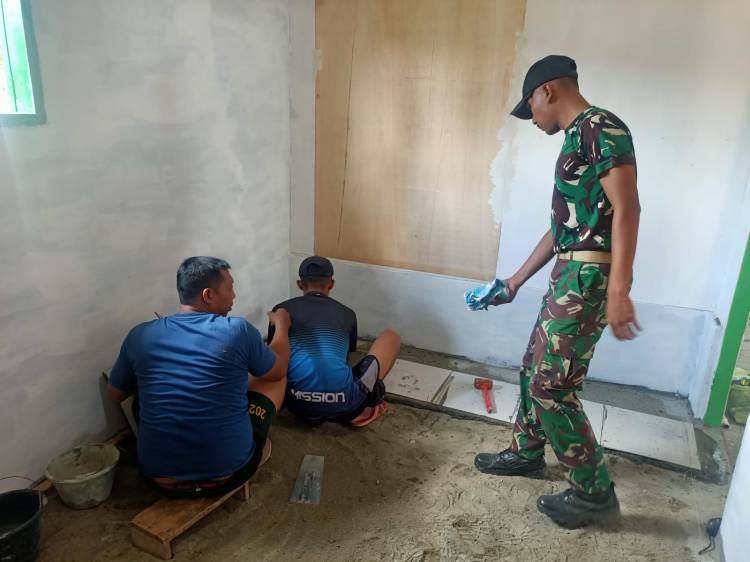Pemasangan Keramik Terakhir, Satgas TMMD Kodim Deliserdang Segera Tuntaskan Rehab RTLH Ibu Simatupang