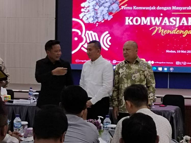 Komwasjak : Permasalahan dan Tantangan Cukai Dalam Kaitannya dengan Perlindungan Kesehatan Masyarakat, Optimalisasi Negara dalam Kepentingan Bisnis,