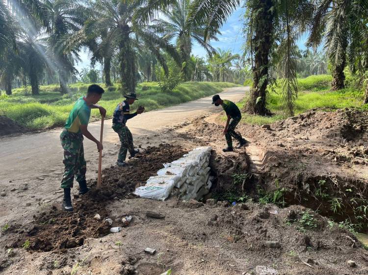 Jamin Keandalan Jalan, Satgas TMMD Kodim Deliserdang Buat Tanggul Penahan Longsor