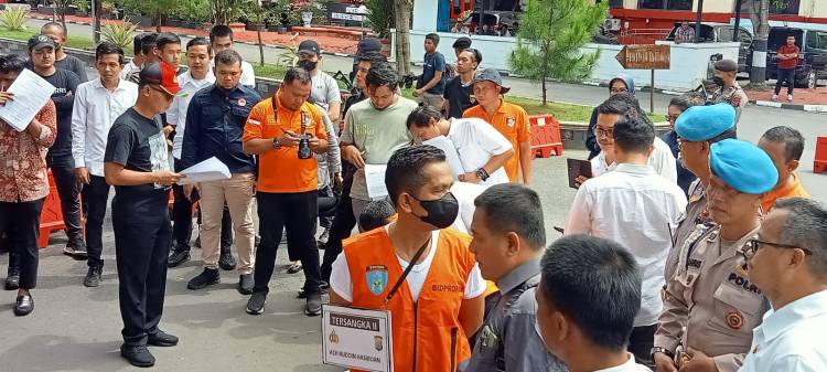 AKBP Achiruddin Hasibuan Pakai Rompi Tahanan