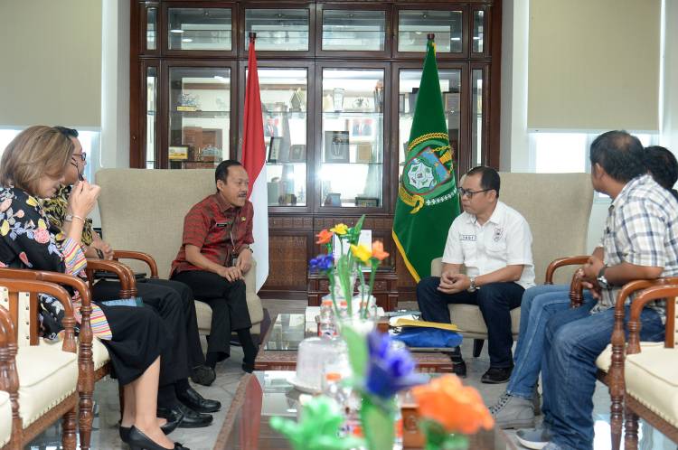 Sekdaprov Sumut Apresiasi Baksos  Komunitas ID42NER Chapter Sumut