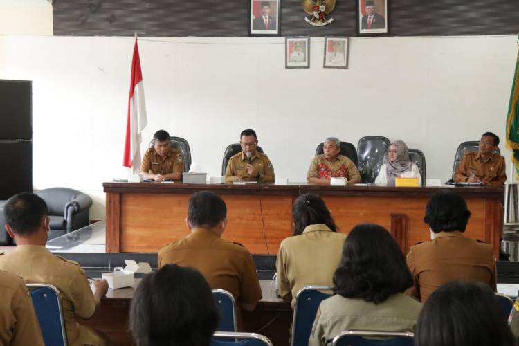 Pembinaan Dan Monitoring, Ketua Komisi Informasi Propinsi Sumatera Utara Hadir Di Hadapan Para PPID Pembantu Kabupaten Toba