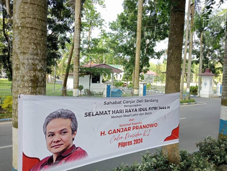 Spanduk Ganjar Calon Presiden di Depan Kantor Bupati Deliserdang