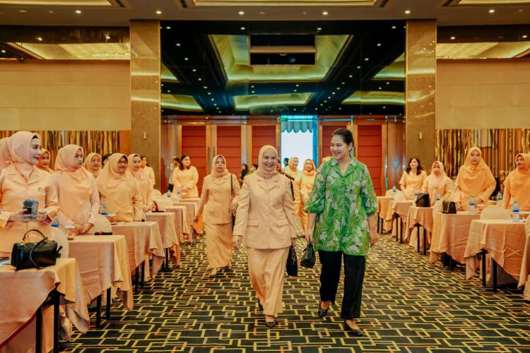 Peningkatan Kapasitas Anggota DWP Kota Medan, Ny Kahiyang Ayu: Perempuan Cerdas Penentu Kualitas Keluarga & Masyarakat