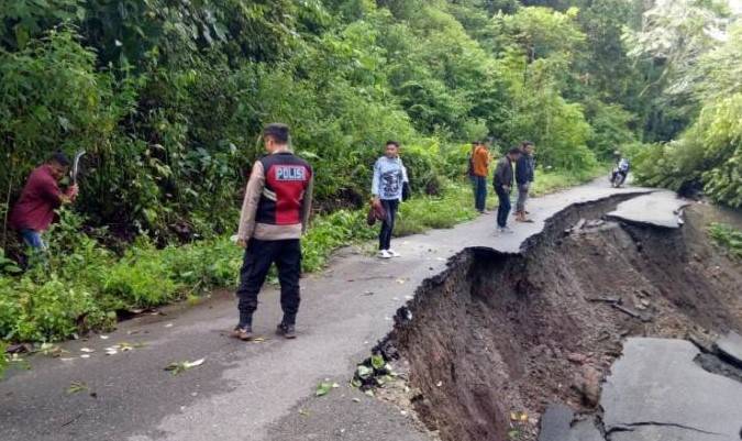 Sepanjang Minggu  Jalan LInttas Aceh Barat Sampai Pidie Tak Bisa di Lintasi