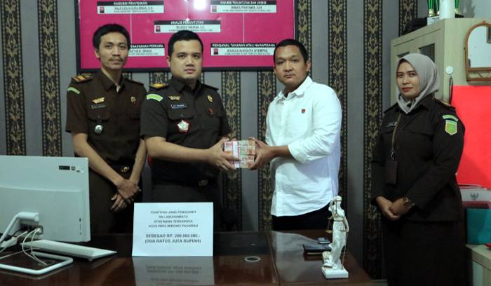 Kejari Labuhanbatu Terima Pengembalian Kerugian Keuangan Negara Rp200 juta dari Perkara Korupsi Pengadaan Perabot DAK TA 2021
