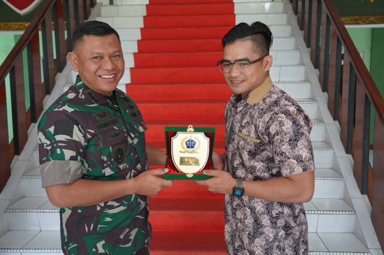 Terima Kunjungan Jeka Asparido Saragih Atlet MMA di Makorem, Ini kata Danrem 022/PT