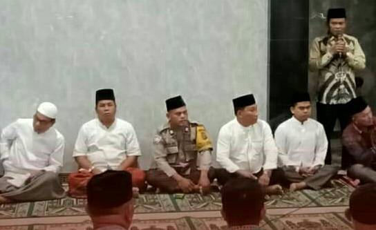 Bhabinkamtibmas Polsek Kualuh Hulu Ikuti Safari Shalat Subuh