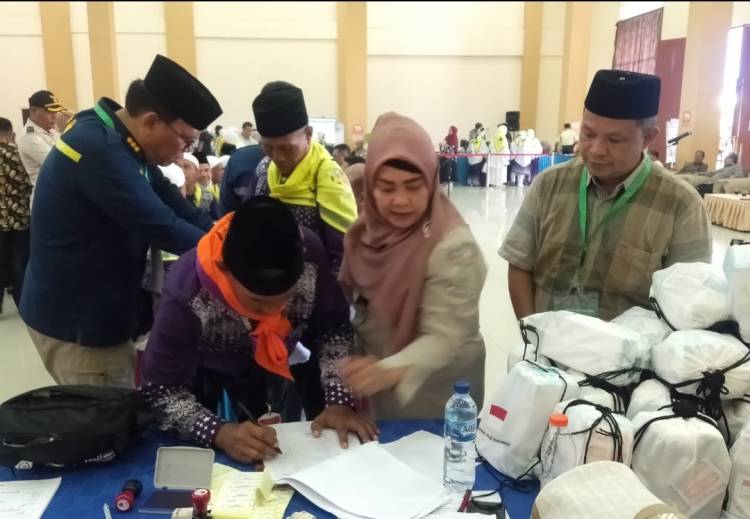 Kasi Kehumasan PPIH Embarkasi Medan Pantau Pemeriksaan Kesehatan Jemaah Calon Haji