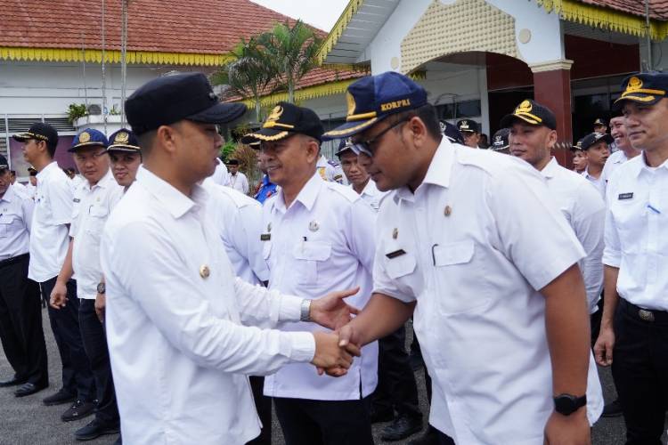 Perdana Pimpin Apel Gabungan,  Pj. Wali Kota Tebingtinggi Tekankan 'Esprit De Corps'
