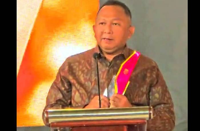 Berhasil Membangun Penegakan Hukum Yang Humanis, Ketut Sumedana Raih Best Justice Leadership CNN Indonesia Award
