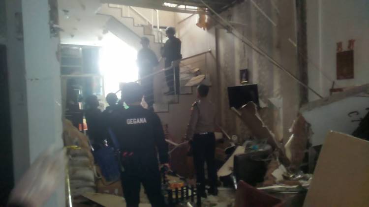 Gegana Sterilisasi Lokasi Ledakan di Liberty Residence