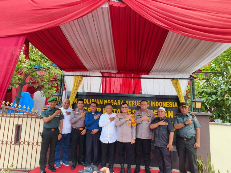Kapolrestabes Medan Beserta Toko Masyarakat Bunyikan Sirine, Menandakan Terbentuknya Polsek Medan Tembung