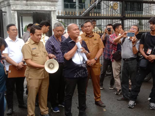 Rahmansyah Sibarani Terima Kedatangan Puluhan Jurnalis Yang Menolak RUU Penyiaran Terbaru