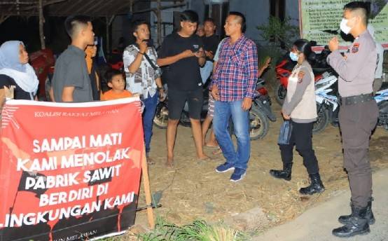 Pantau  Kondisi Kesehatan Pelaku Aksi Penolakan Pengoperasian Pabrik Kelapa Sawit, Polres Labuhanbatu Kirim Tim Medis