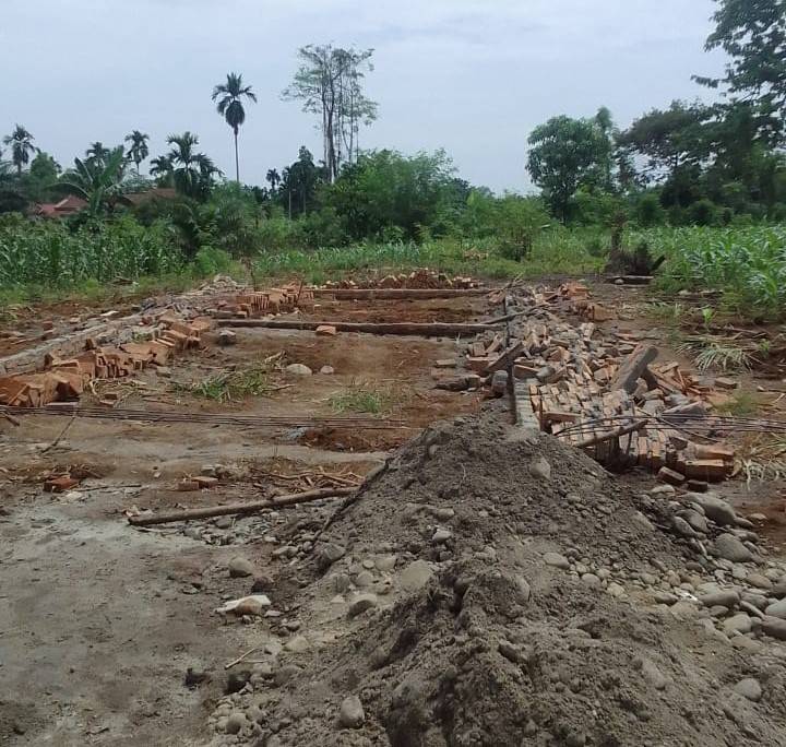 Preman Bersajam Serang Warga Selambo