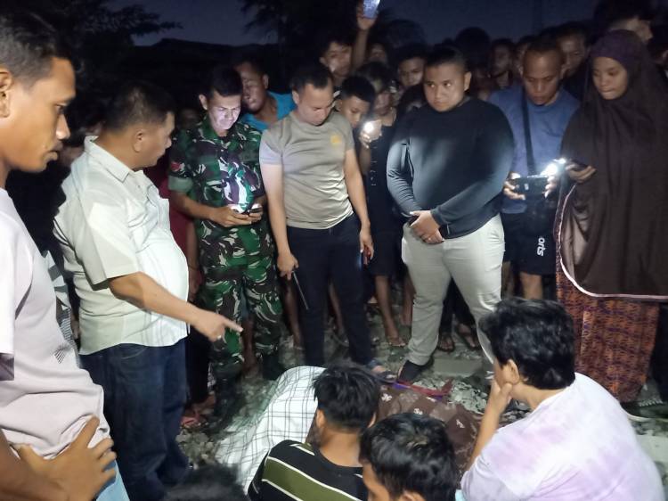 Tiduran Di Bantalan Rel KA,   Seorang Remaja 'Di Mutilasi Ular Besi'