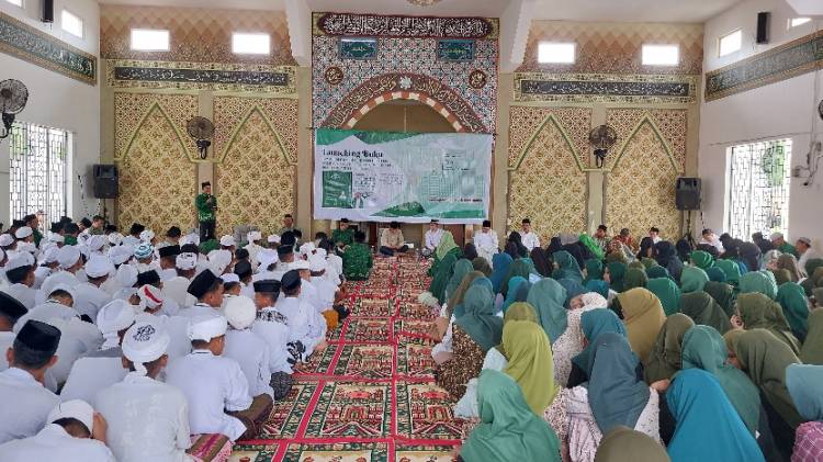 Buku Trilogi Pengabdian KH Hendra Zainuddin Al-Qodiri Dilaunching