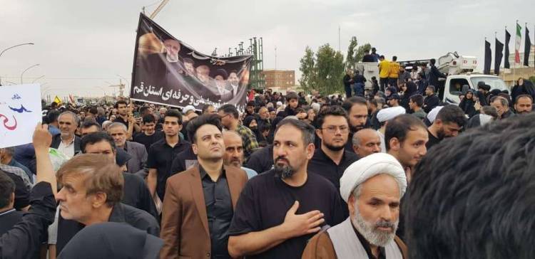 Puluhan Ribu Rakyat Iran Usung  Peti Jenazah Almarhum Presiden ke Pemakaman