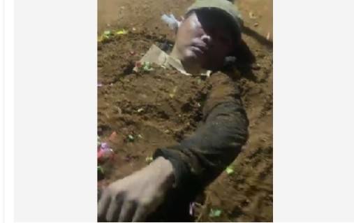 Warga Kelurahan Pulo Padang - Rantau Utara Nekat Kubur Diri Hidup-hidup