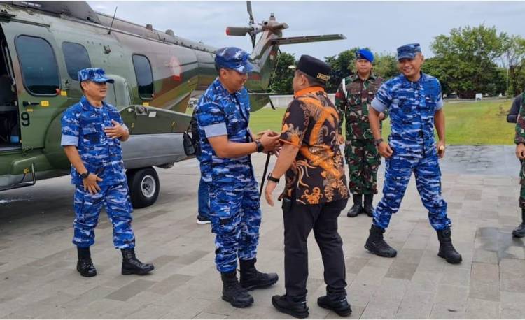 Danlanud Sultan Hasanuddin Dampingi Pangkoopsud II Tinjau Posko Induk Tanggap Darurat Bencana di Kabupaten Luwu