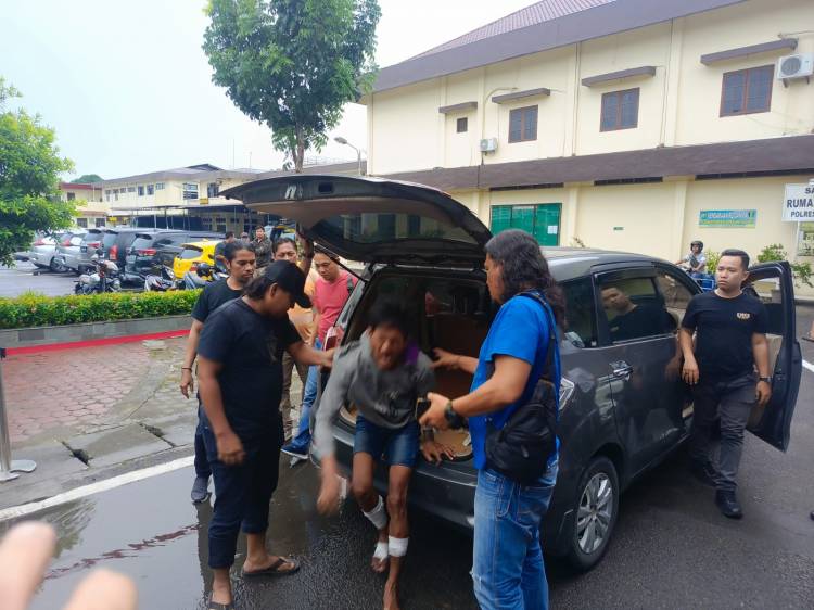 Bacok Pemotor, Begal Sadis Ditembak