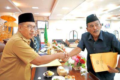 Asisten Administrasi Umum Musti Hadiri Rapat Paripurna Laporan Hasil Reses DPRD Kabupaten Langkat