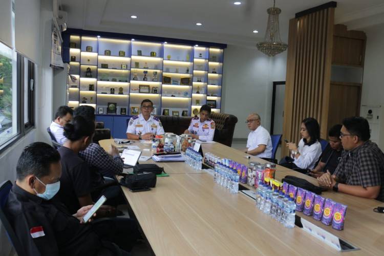 Tindaklanjuti Tuntutan Mitra Angkutan Sewa Khusus (Online), Dishub Sumut Gelar Rapat Bersama Aplikator