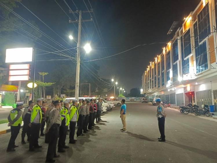 Kasat Intel Polres Simalungun IPTU Teguh Raya Sianturi Pimpin Kegiatan Blue Light Patrol