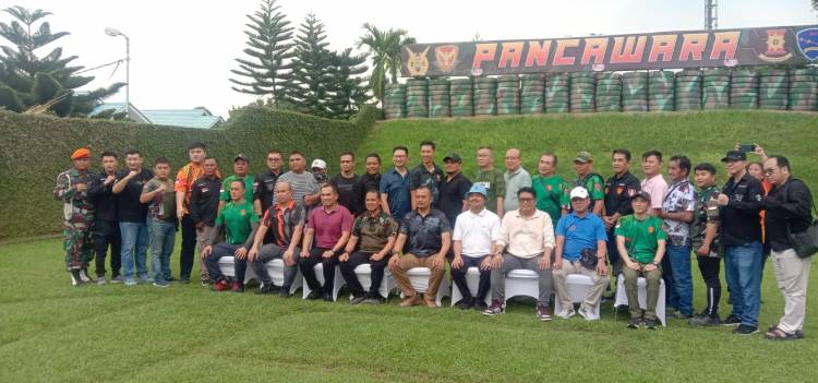 Jalin Silaturahmi Bersama Wartawan dan Rekan kerja Binaan, Danwing III Kopasgat Menembak bersama
